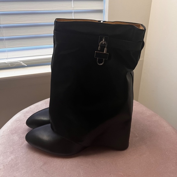 Ankle Lock Bootie - Picture 4 of 9